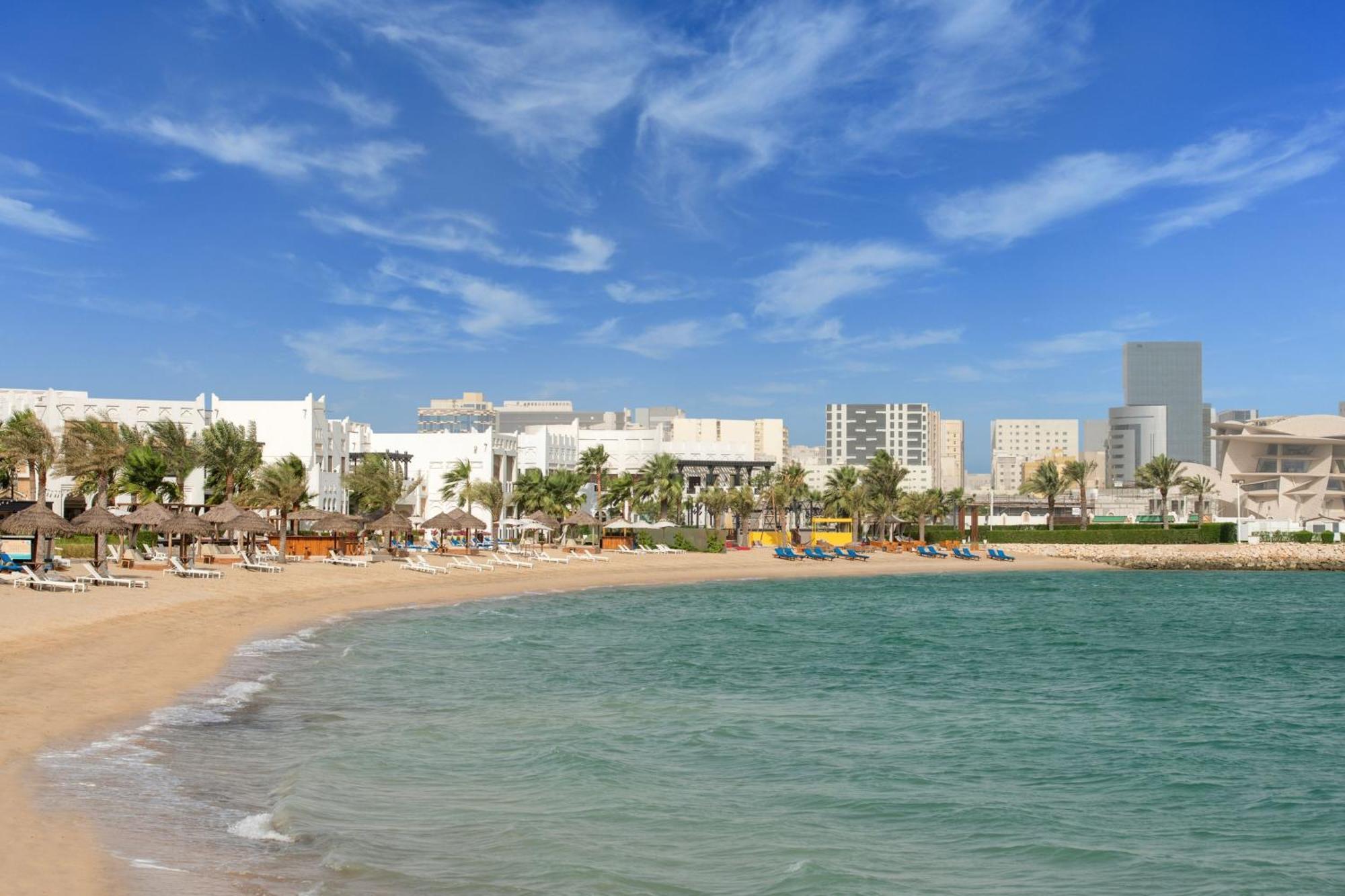 Sharq Village & Spa, A Ritz-Carlton Hotel Doha Ngoại thất bức ảnh View of the beach