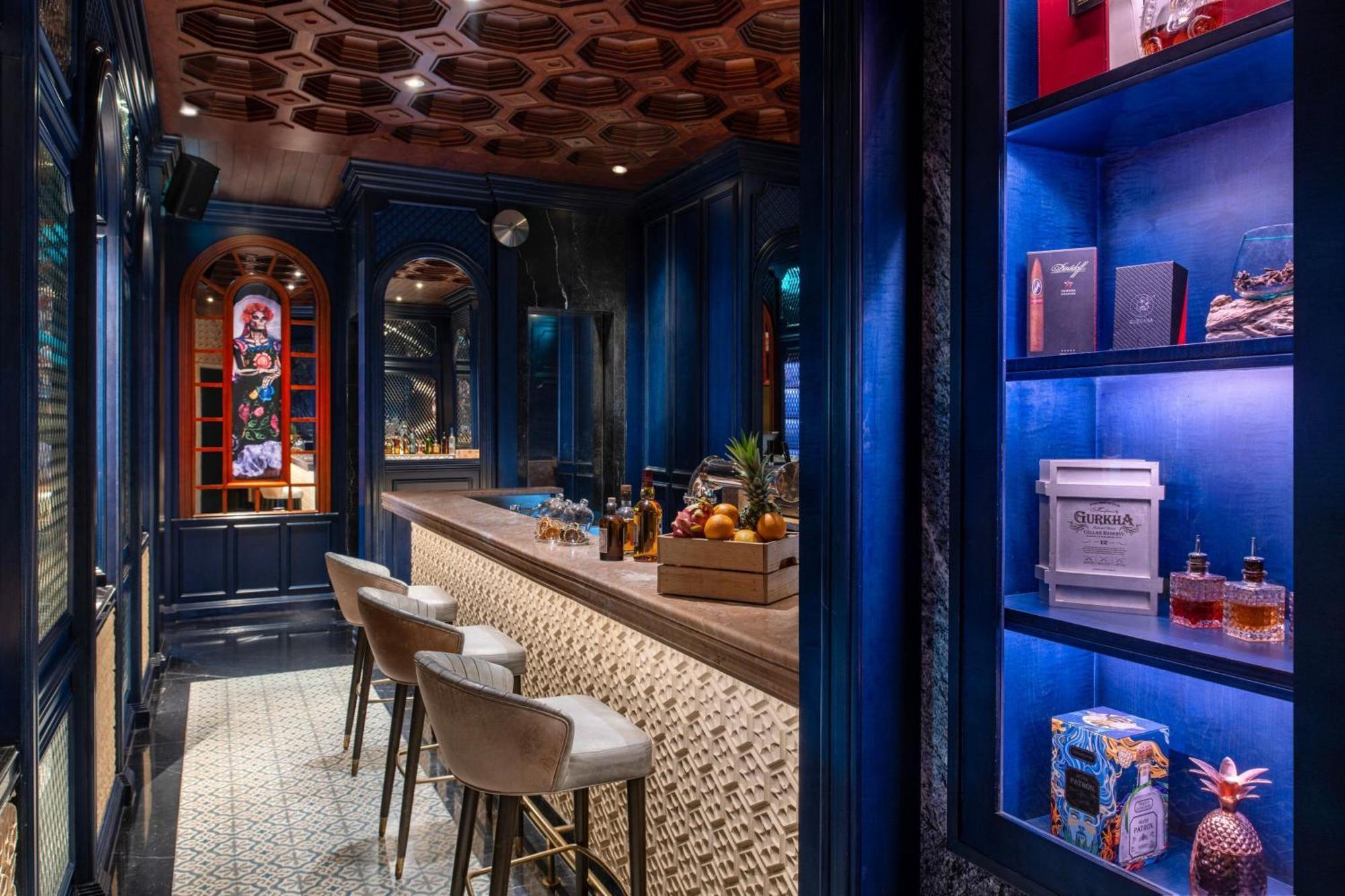 Sharq Village & Spa, A Ritz-Carlton Hotel Doha Ngoại thất bức ảnh The bar at the 1900