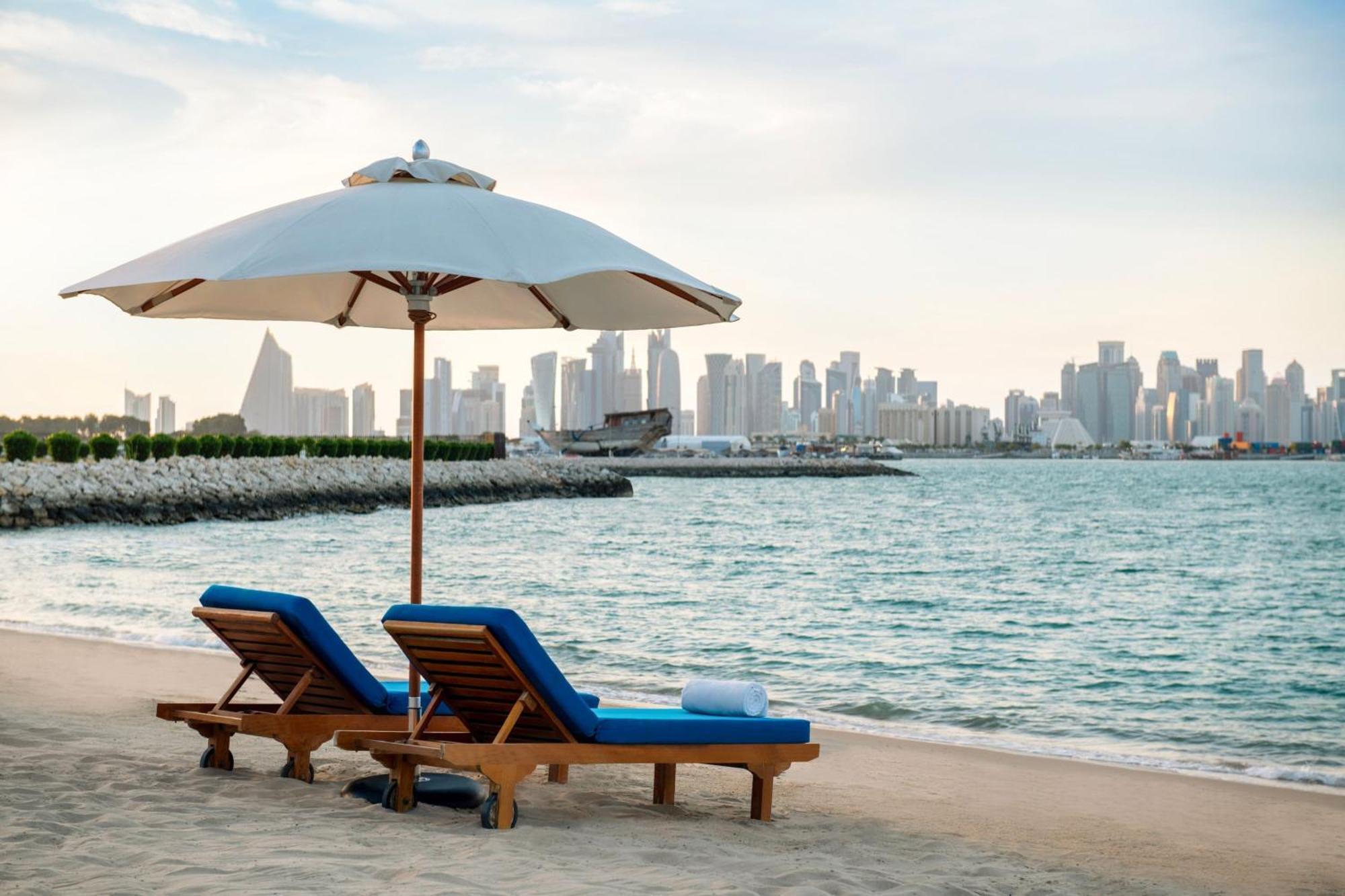 Sharq Village & Spa, A Ritz-Carlton Hotel Doha Ngoại thất bức ảnh Beach at Jumeirah Beach Hotel