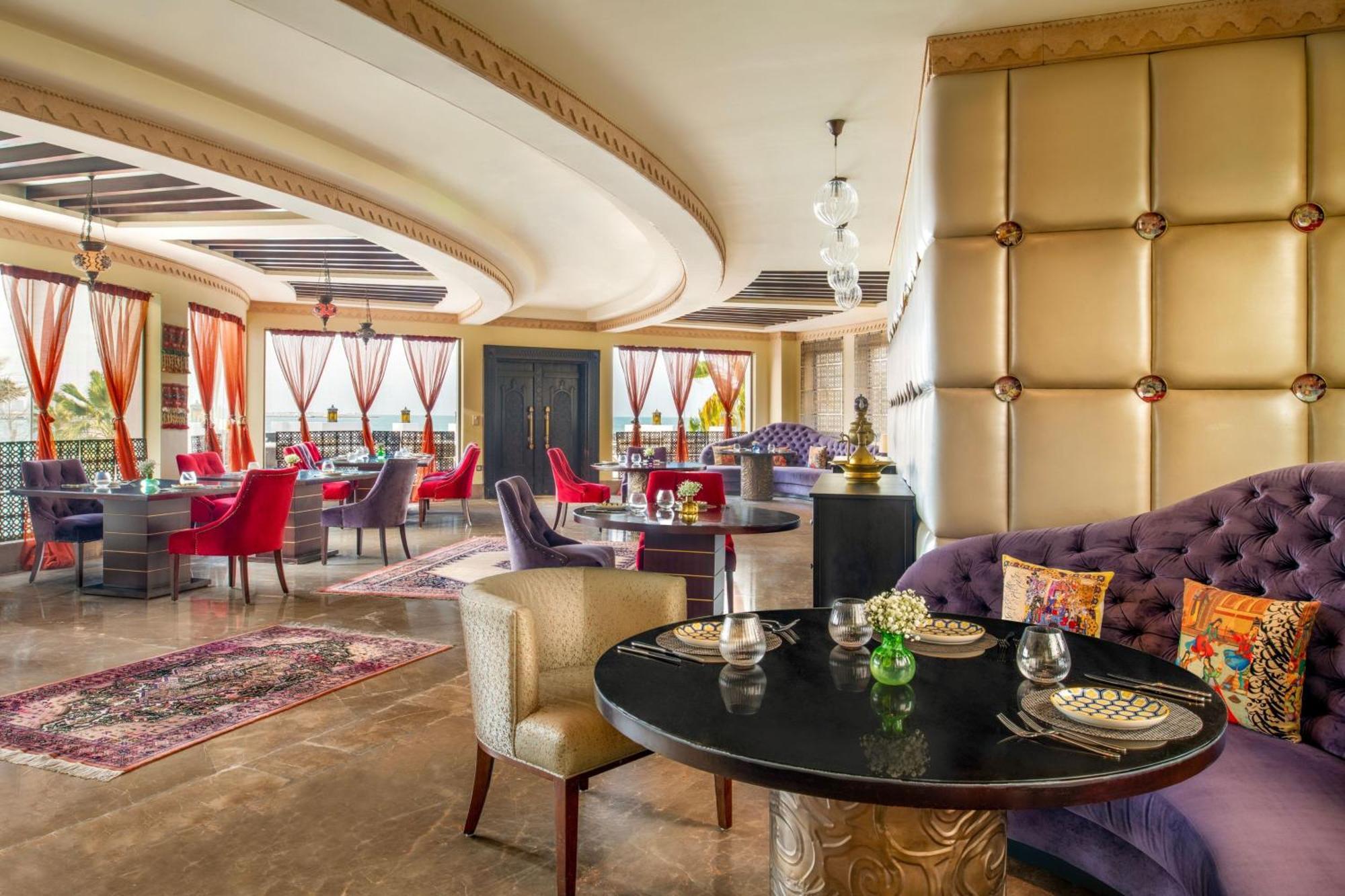 Sharq Village & Spa, A Ritz-Carlton Hotel Doha Ngoại thất bức ảnh The restaurant