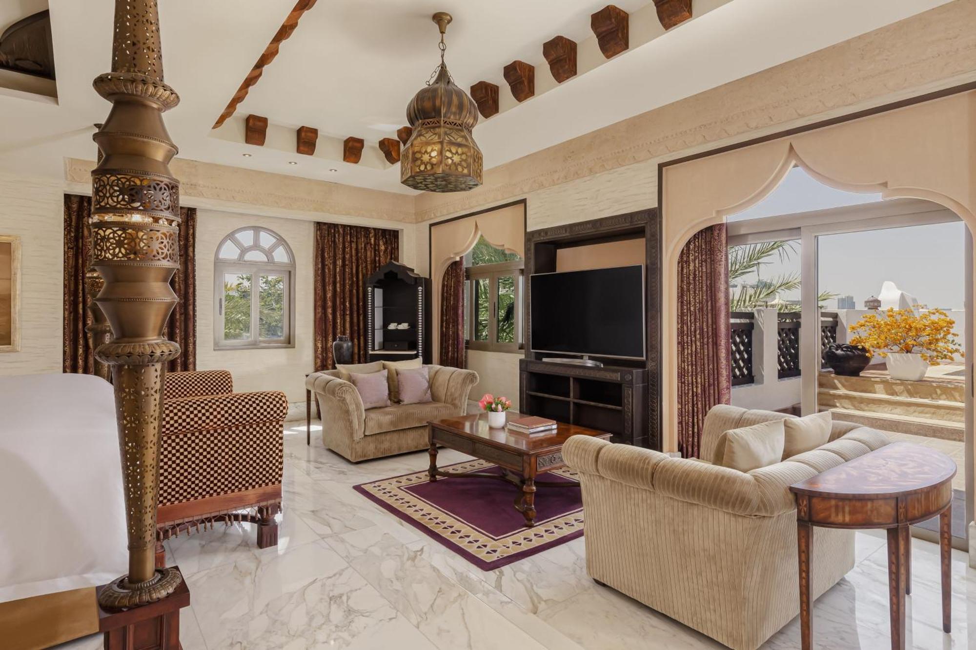 Sharq Village & Spa, A Ritz-Carlton Hotel Doha Ngoại thất bức ảnh A suite at the Taj Mahal Palace