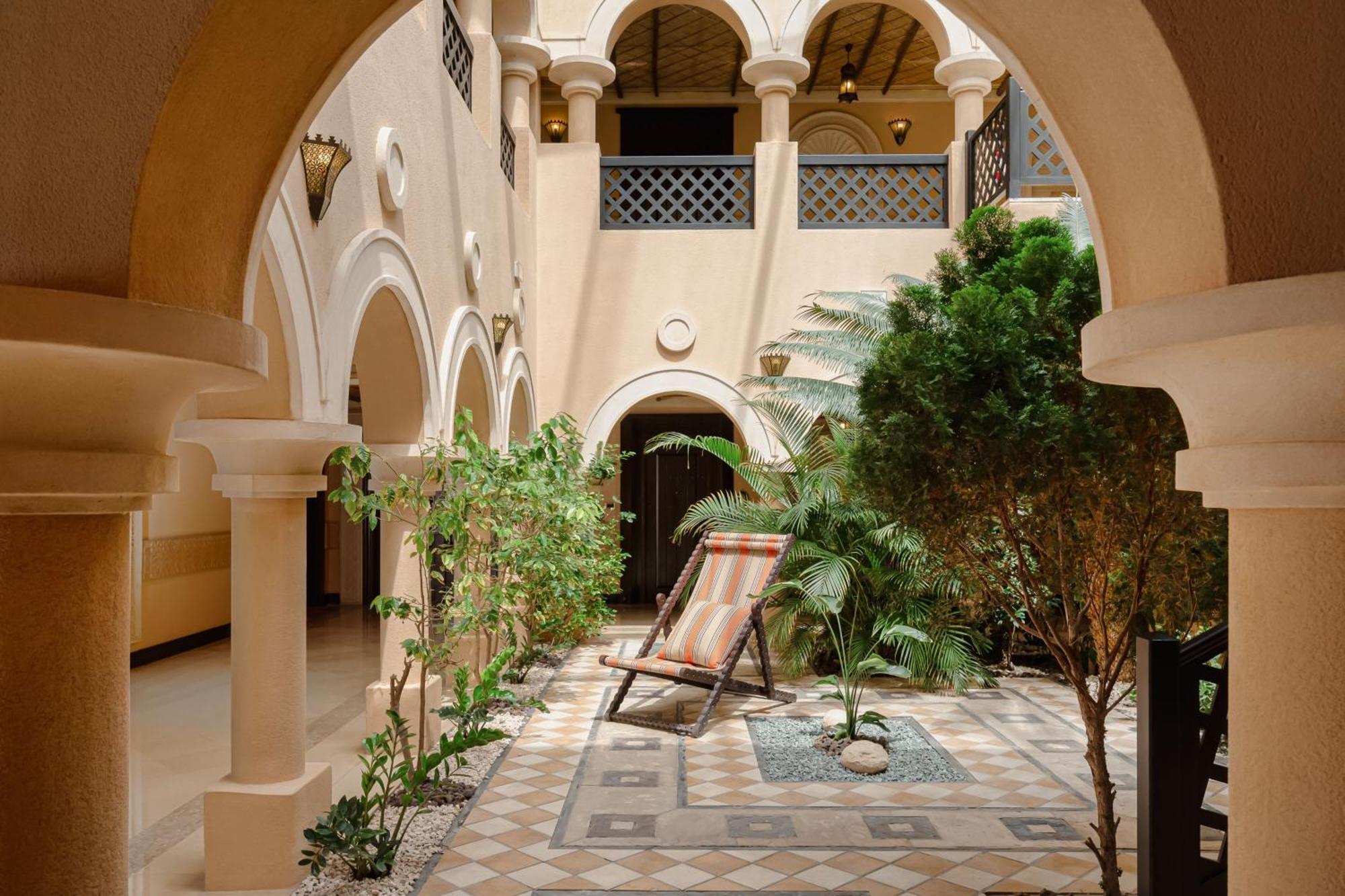 Sharq Village & Spa, A Ritz-Carlton Hotel Doha Ngoại thất bức ảnh Riad Hotel