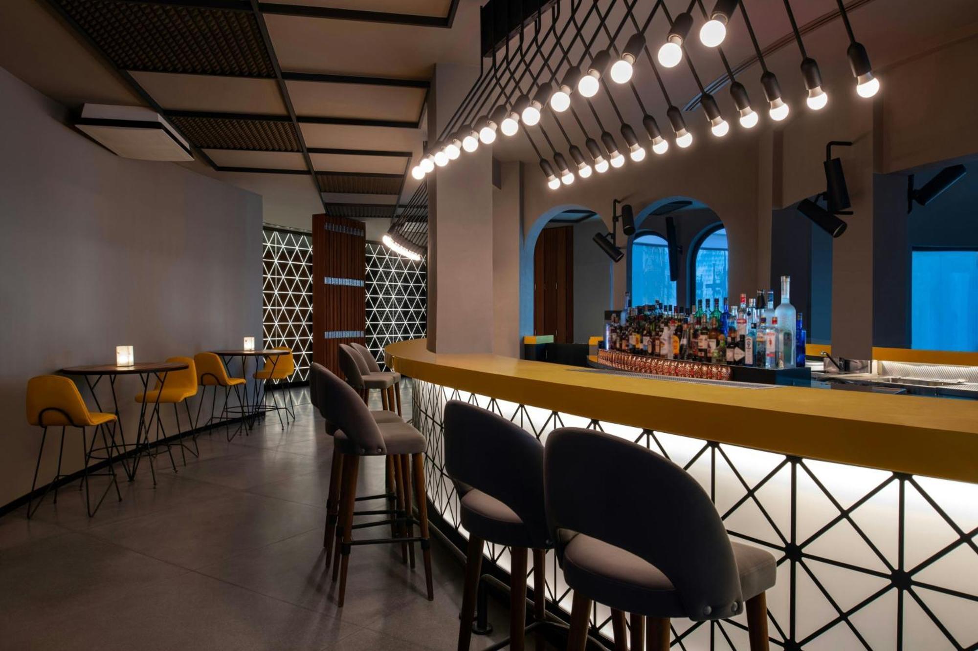 Sharq Village & Spa, A Ritz-Carlton Hotel Doha Ngoại thất bức ảnh The bar at the 19th floor