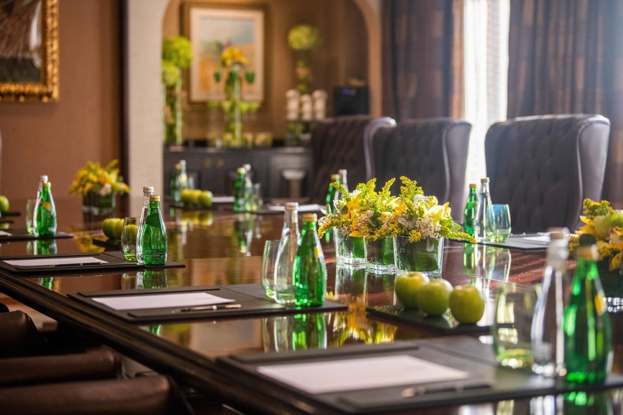 Sharq Village & Spa, A Ritz-Carlton Hotel Doha Ngoại thất bức ảnh Meeting room